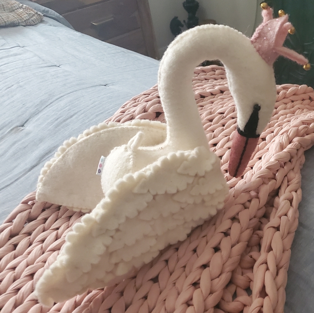 SWAN WALL ART DECOR !!MAKE AN OFFER!!